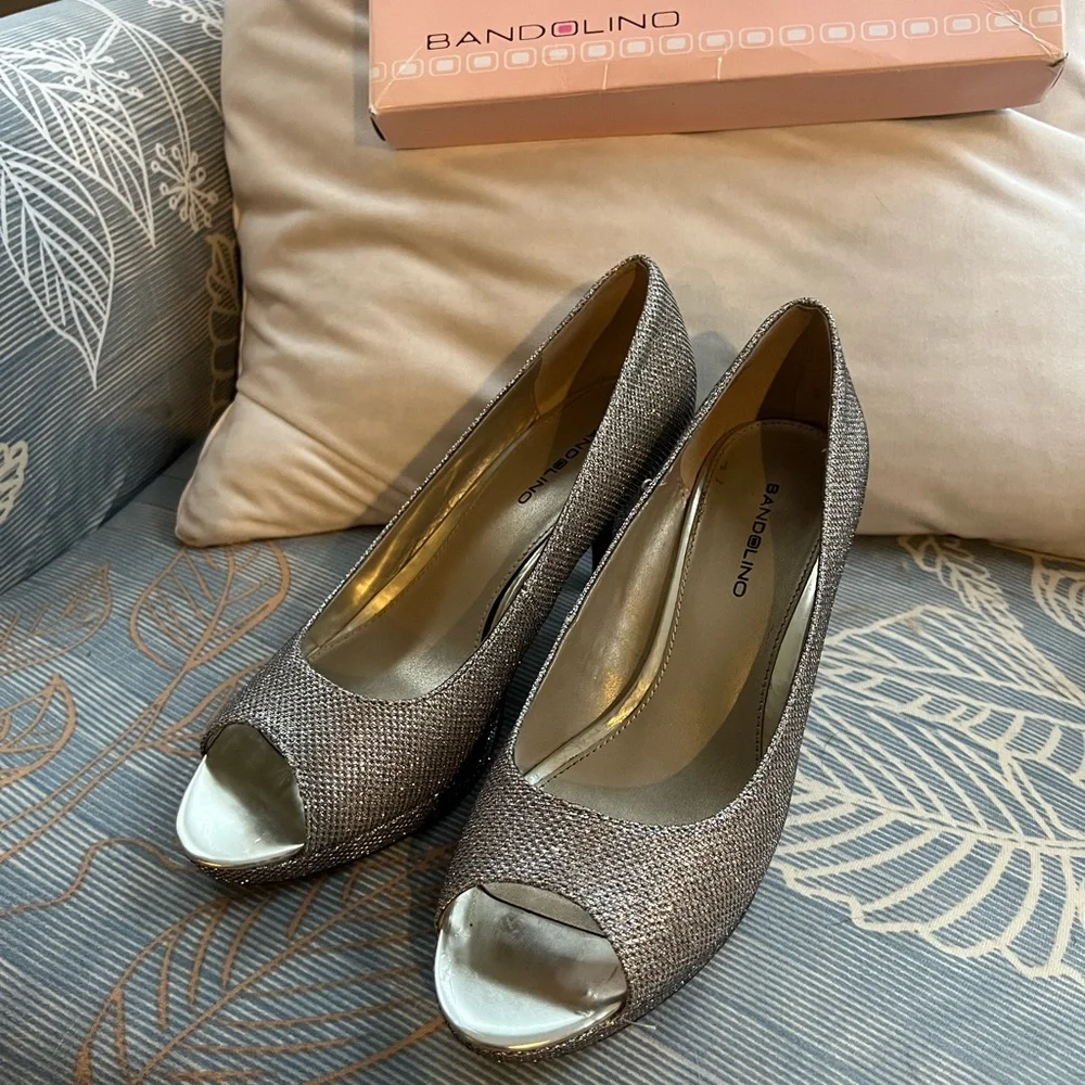 Bandolino peep toe silver shoes - Picture 4 of 9